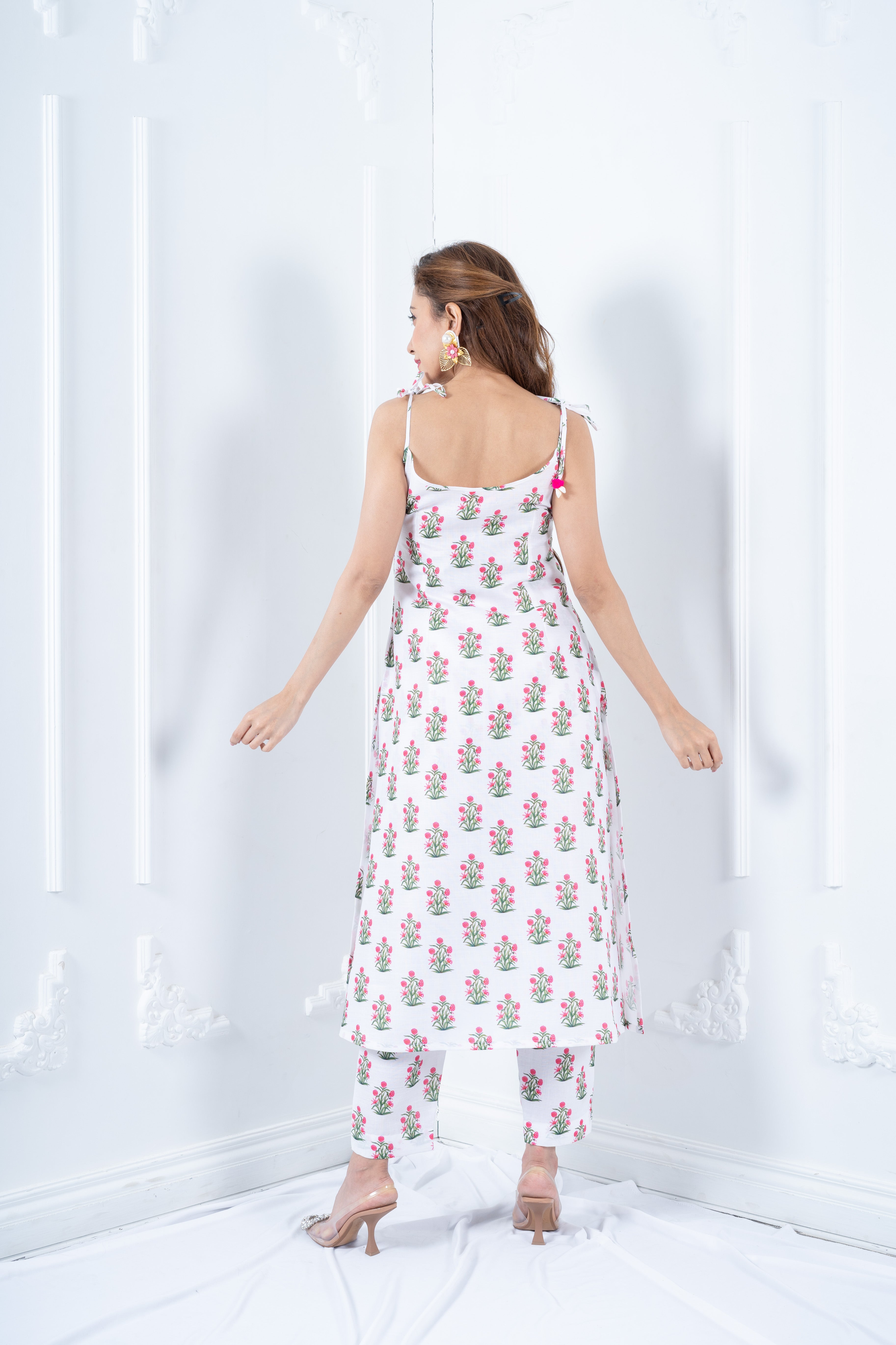 White Floral Cotton Kurta Set with Shoulder Knots